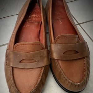 Cole Haan Womans pinch Maine classic  brown 7.5 penny loafers